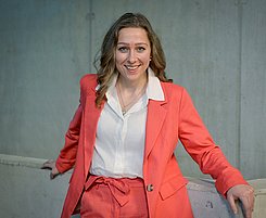 Frau Dr. Laura Wiemer